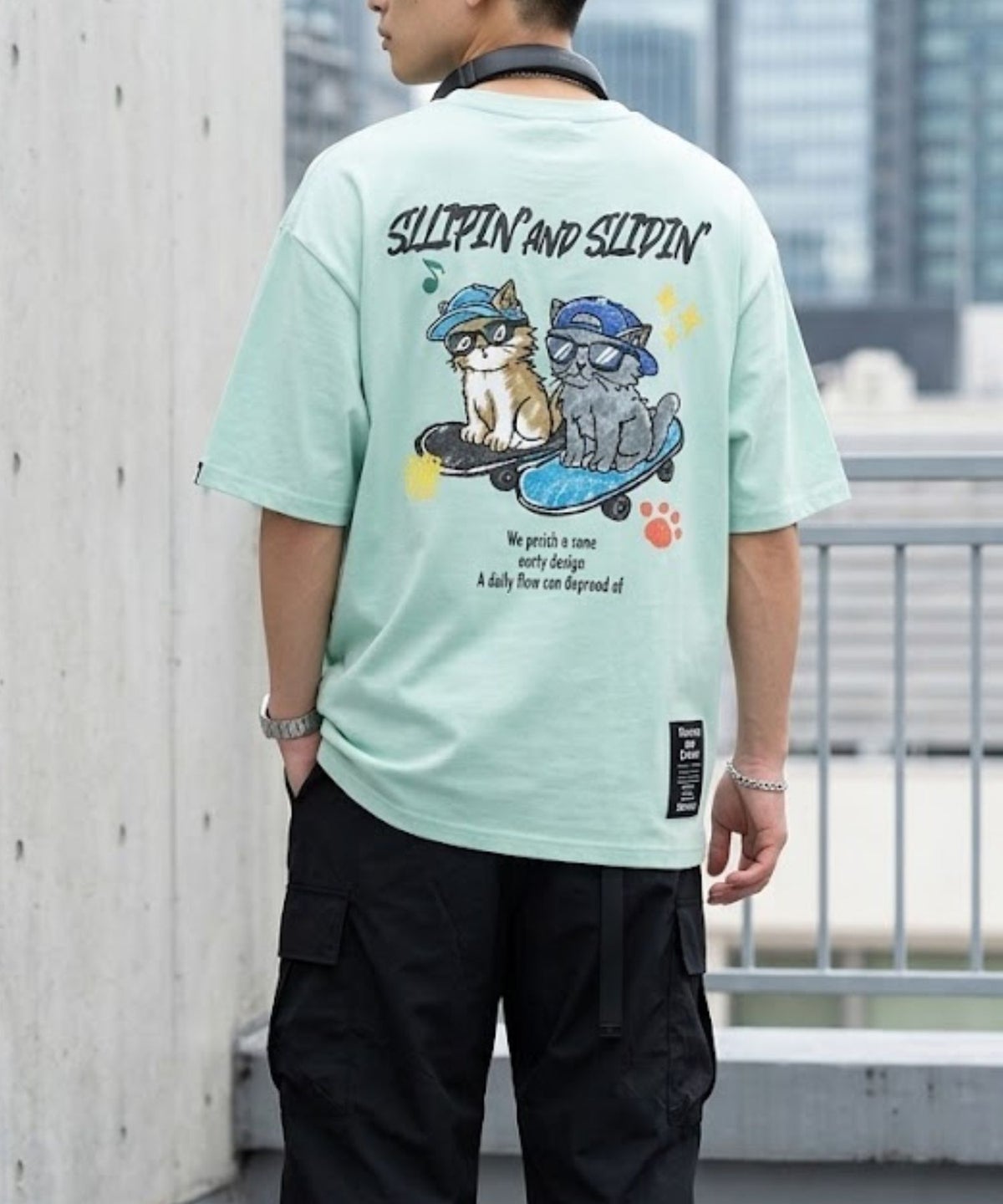 アニマル 発泡プリント半袖Tシャツ 猫スケボー メンズ メール便 対応商品