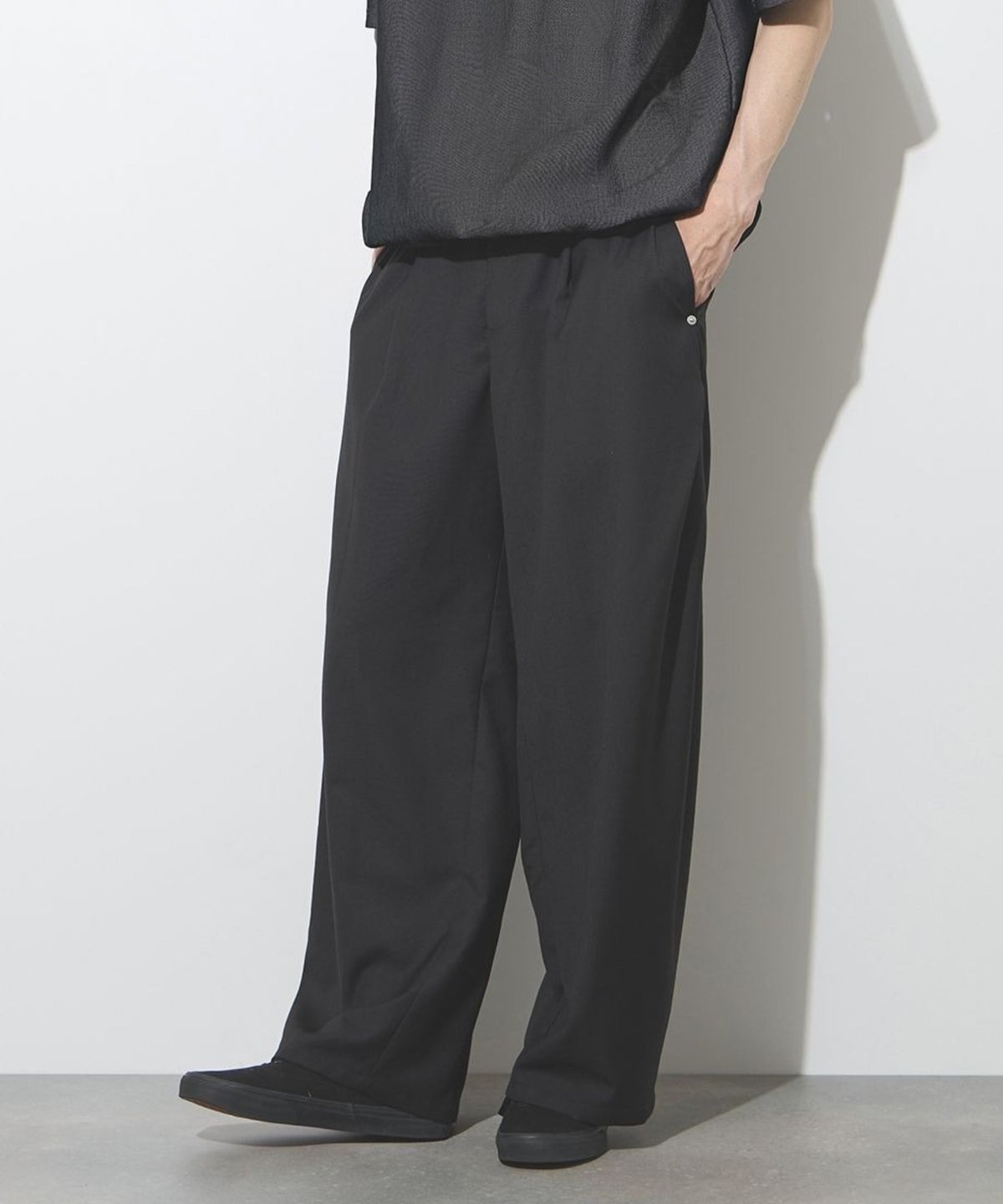 -URBAN COLLECTION ツイルタックカーブスラックス メンズ