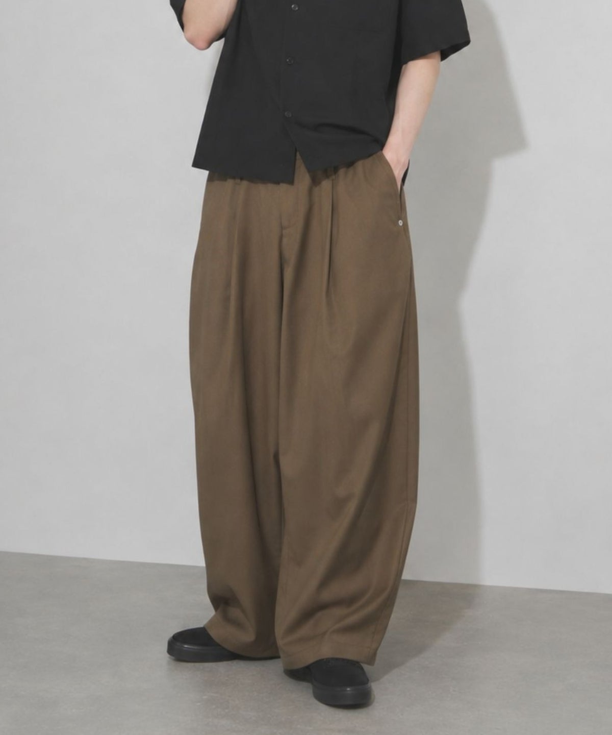 URBAN COLLECTION ツイルタックカーブスラックス メンズ