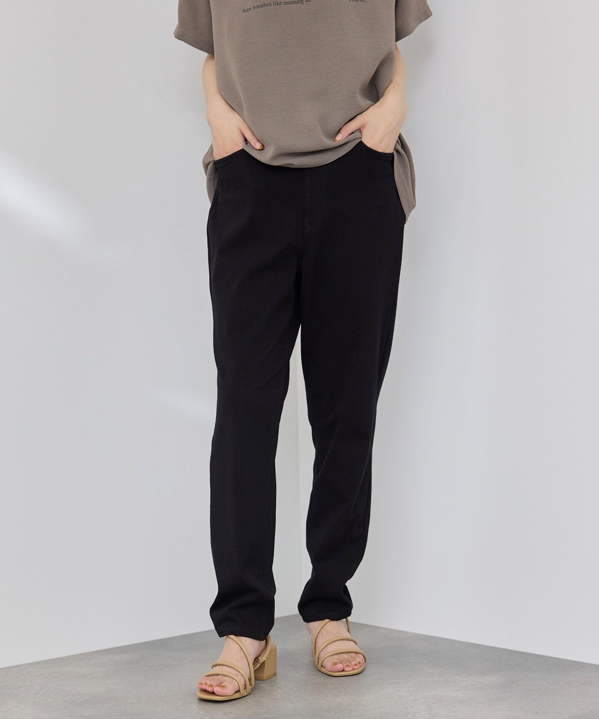NAVY SARARI 冷感 デニムライク ジャージースリムテーパード パンツ レディース