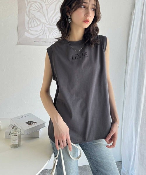 Classical Elf 春夏コーデの主役!シルケット胸元刺繍サイド裾スリット入りノースリーブカットソー商品画像-18