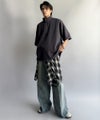 Classical Elf 《JaVaジャバコラボ》遊び心もこなれ感もキメる。刺繍入りダンボール素材ジップ半袖Tシャツ商品サムネイル-5