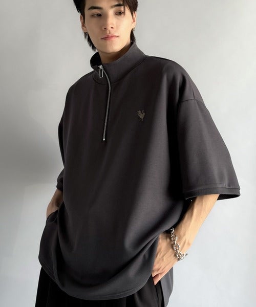 Classical Elf 《JaVaジャバコラボ》遊び心もこなれ感もキメる。刺繍入りダンボール素材ジップ半袖Tシャツ商品画像-7