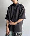 Classical Elf 《JaVaジャバコラボ》遊び心もこなれ感もキメる。刺繍入りダンボール素材ジップ半袖Tシャツ商品サムネイル-8