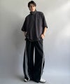 Classical Elf 《JaVaジャバコラボ》遊び心もこなれ感もキメる。刺繍入りダンボール素材ジップ半袖Tシャツ商品サムネイル-10