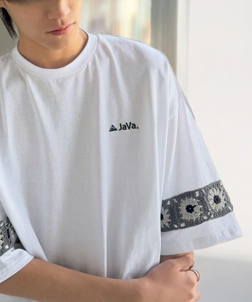 Classical Elf 《JaVaジャバコラボ》袖先に遊びと清涼感を。袖クロシェ編み 配色切り替えデザインTシャツ商品画像-2