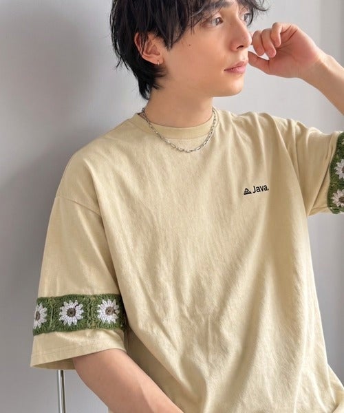 Classical Elf 《JaVaジャバコラボ》袖先に遊びと清涼感を。袖クロシェ編み 配色切り替えデザインTシャツ商品画像-3