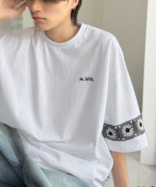 Classical Elf 《JaVaジャバコラボ》袖先に遊びと清涼感を。袖クロシェ編み 配色切り替えデザインTシャツ商品画像-4