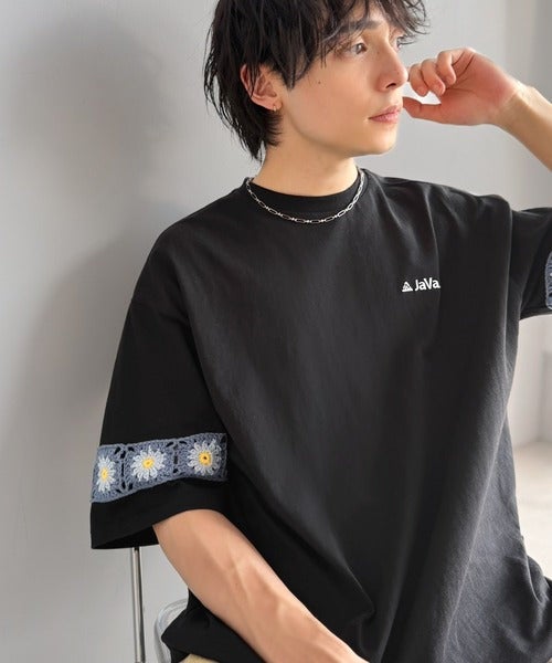 Classical Elf 《JaVaジャバコラボ》袖先に遊びと清涼感を。袖クロシェ編み 配色切り替えデザインTシャツ商品画像-12