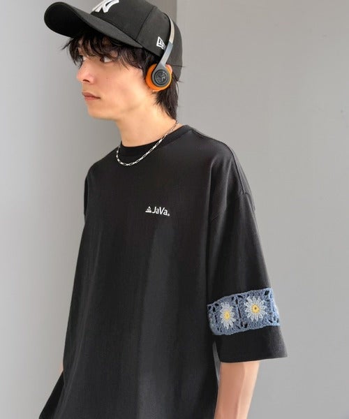 Classical Elf 《JaVaジャバコラボ》袖先に遊びと清涼感を。袖クロシェ編み 配色切り替えデザインTシャツ商品画像-16