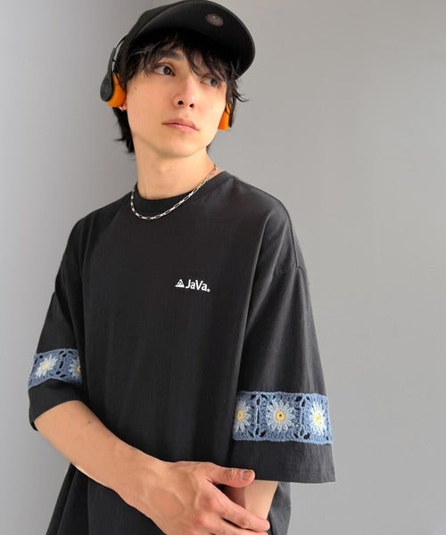 Classical Elf 《JaVaジャバコラボ》袖先に遊びと清涼感を。袖クロシェ編み 配色切り替えデザインTシャツ商品画像-17