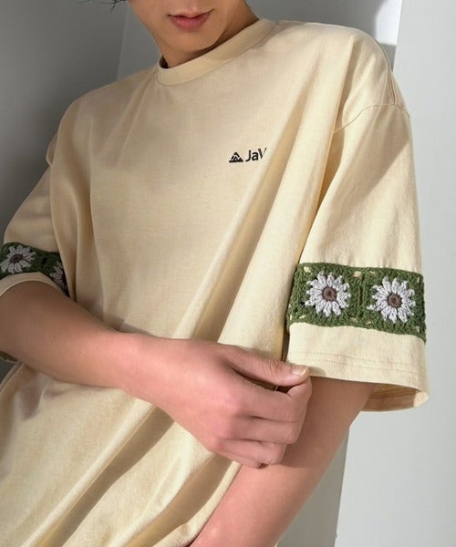 Classical Elf 《JaVaジャバコラボ》袖先に遊びと清涼感を。袖クロシェ編み 配色切り替えデザインTシャツ商品画像-25