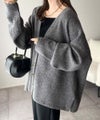 Classical Elf ふんわり包み込む暖かさで、冬の定番に。ゴールドボタン使いオーバーサイズVネックニットカーディガン(長袖)商品サムネイル-5