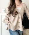 Classical Elf ふんわり包み込む暖かさで、冬の定番に。ゴールドボタン使いオーバーサイズVネックニットカーディガン（長袖）商品サムネイル-27