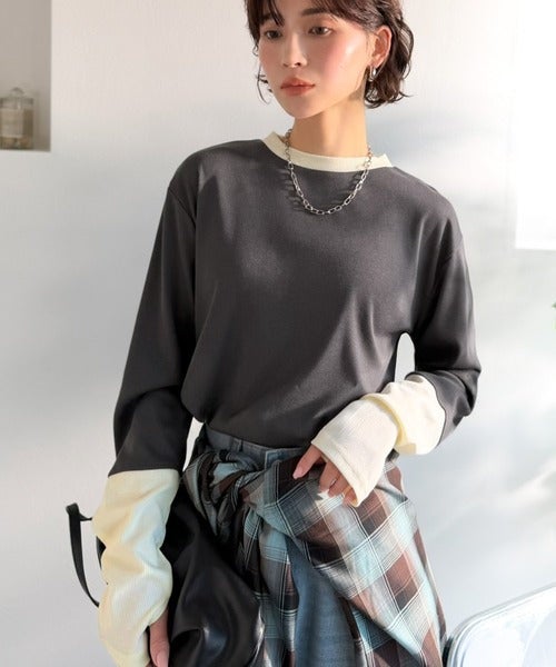 Classical Elf レイヤード見えで仕上げる、きれいめモード。指穴(サムホール)付き袖配色切り替えテレコリブニットプルオーバー(長袖) 商品画像-25