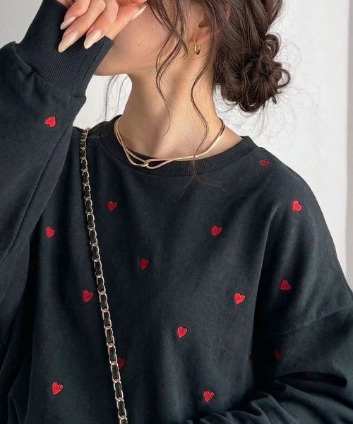 Classical Elf 《JaVaジャバコラボ》“可愛い”がさりげなく溶け込む。袖ネーム付きミニハート総刺繍Tシャツ(長袖)商品画像-4