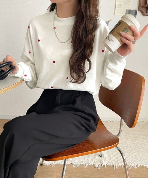 Classical Elf 《JaVaジャバコラボ》“可愛い”がさりげなく溶け込む。袖ネーム付きミニハート総刺繍Tシャツ(長袖)商品画像-9