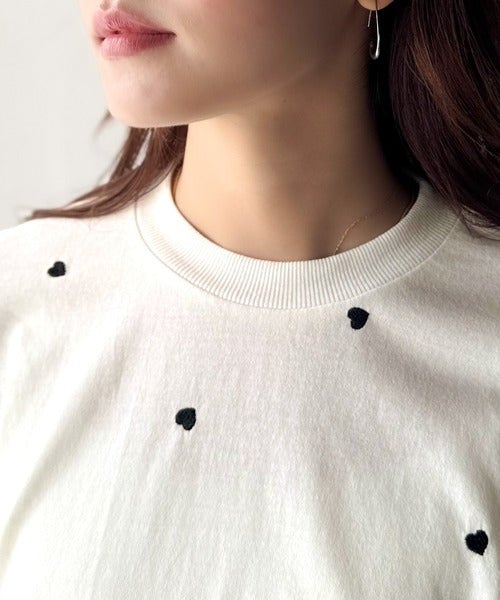 Classical Elf 《JaVaジャバコラボ》“可愛い”がさりげなく溶け込む。袖ネーム付きミニハート総刺繍Tシャツ(長袖)商品画像-37
