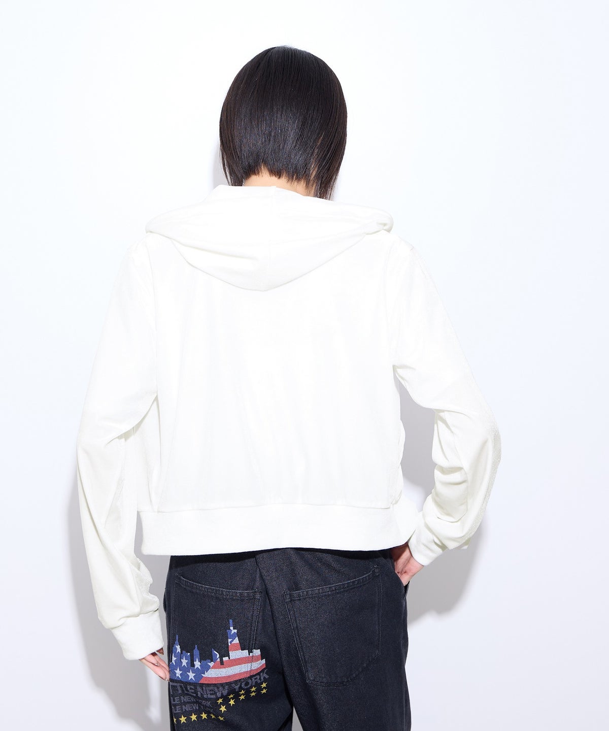 Little New York クロップド丈ベロアジップフーディー ロゴ刺しゅう レディース